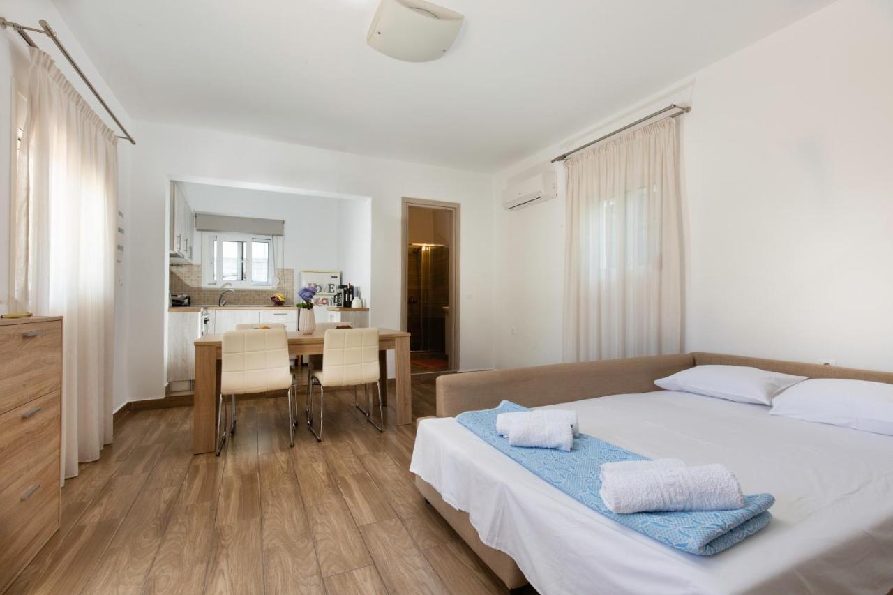 Theros Luxury Apartment 아크앤젤로스 외부 사진